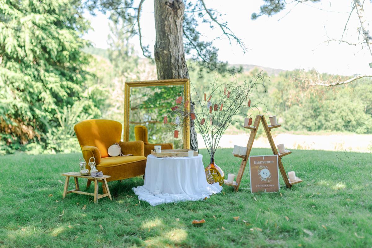 Phootbooth en ocre et terracota // Shooting d’inspiration publié sur Jolies Cérémonies