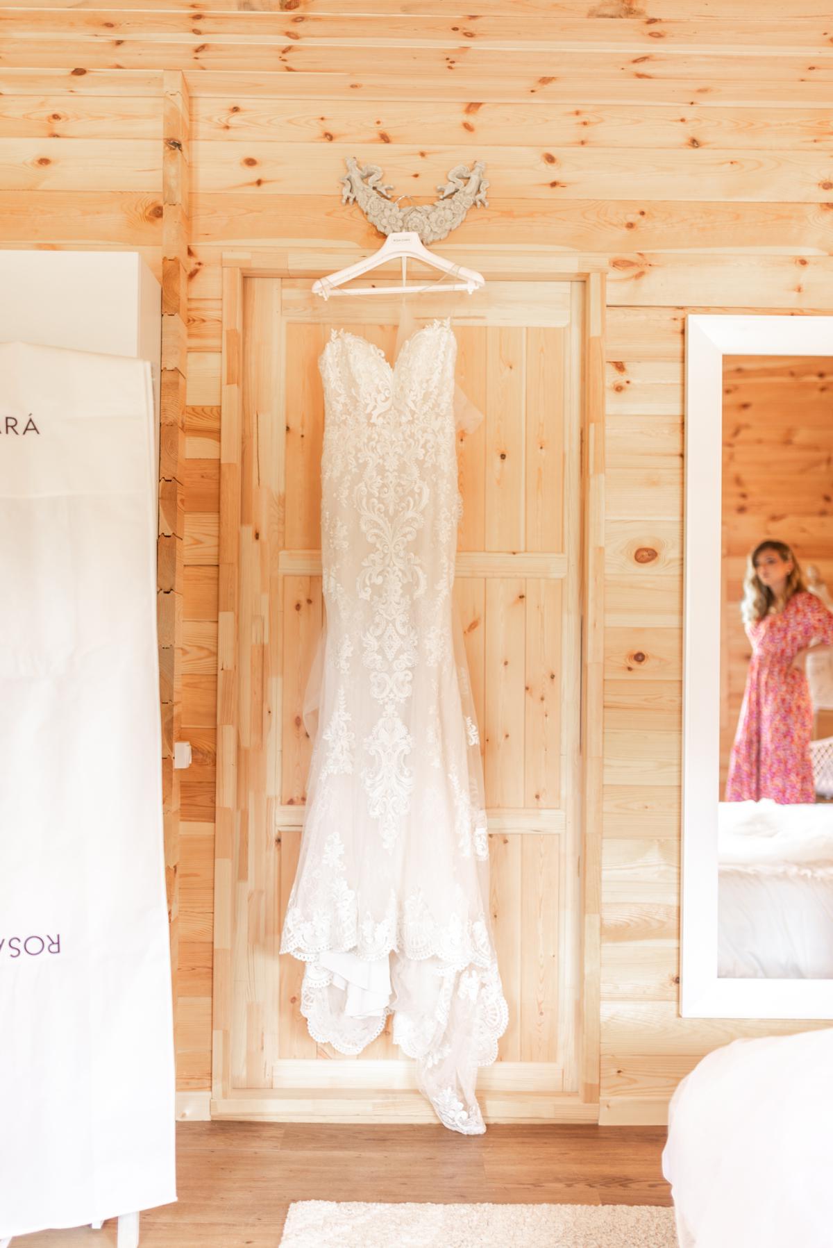Robe de mariée sirène et dentelle // Shooting d’inspiration publié sur Jolies Cérémonies