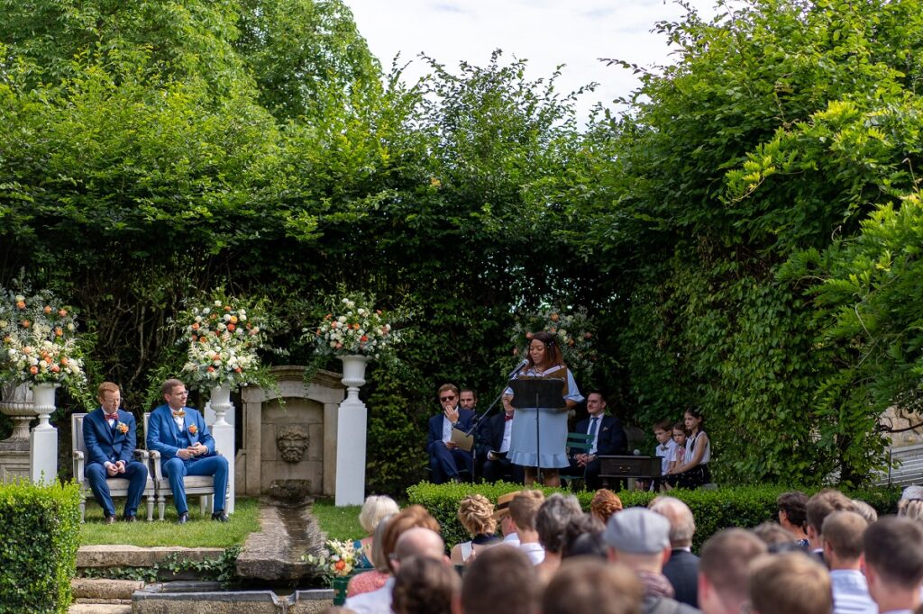 Le mariage chic de Matthieu et Vincent avec une cérémonie laïque célébrée par Fabiola - Wedding by Fabiola