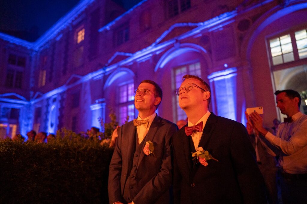 Le mariage chic de Matthieu et Vincent avec une cérémonie laïque célébrée par Fabiola - Wedding by Fabiola