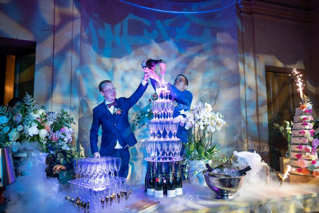 Le mariage chic de Matthieu et Vincent avec une cérémonie laïque célébrée par Fabiola - Wedding by Fabiola