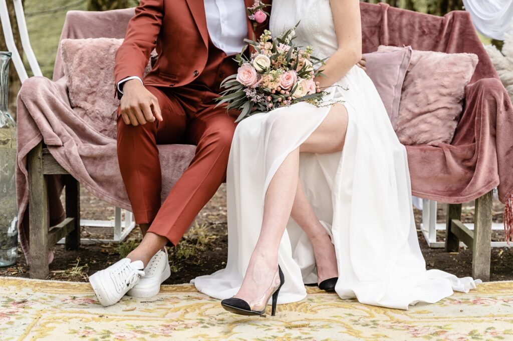 Shooting d'inspiration pour un mariage rustique, poétique et naturel : cérémonie laïque