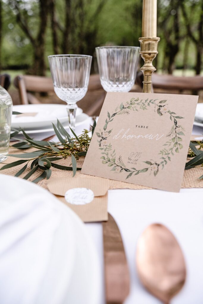 Shooting d'inspiration pour un mariage rustique, poétique et naturel : table d'honneur