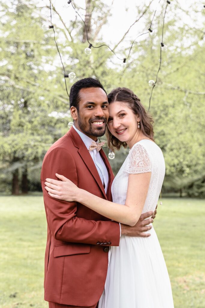 Shooting d'inspiration pour un mariage rustique, poétique et naturel : photos de couple